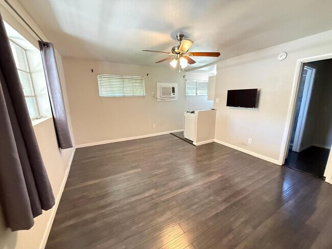 Building Photo - 825 N 2nd Ave