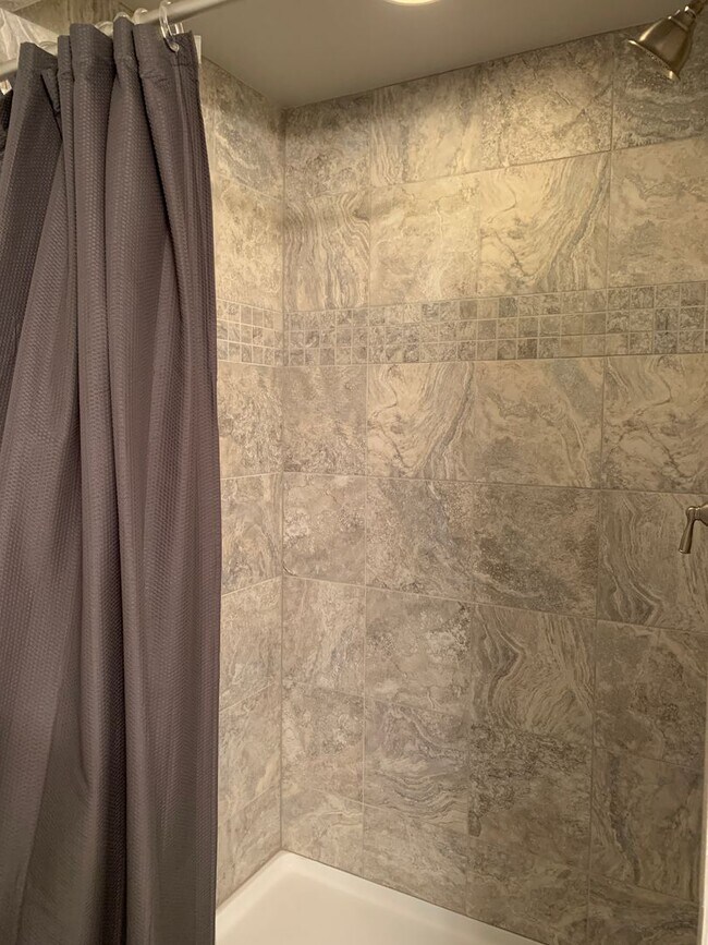 Building Photo - Executive 3 Bedroom Home