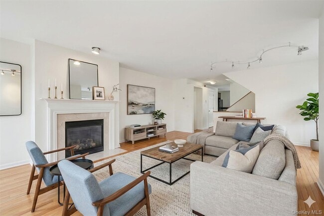 Building Photo - 2 Leeward Dr