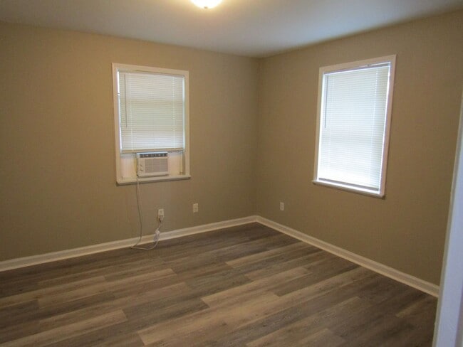 Building Photo - 255 Garden Cir