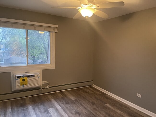 Building Photo - 810 E Shady Way