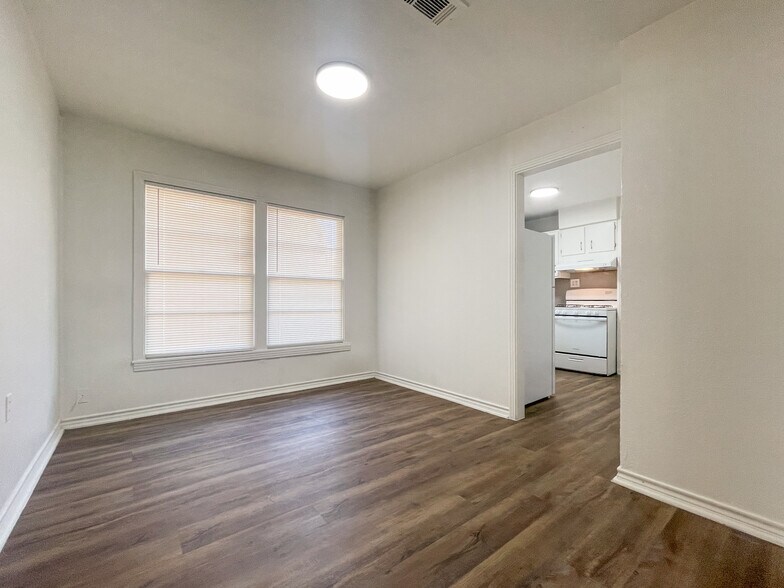 Building Photo - 3812 Pine Ave