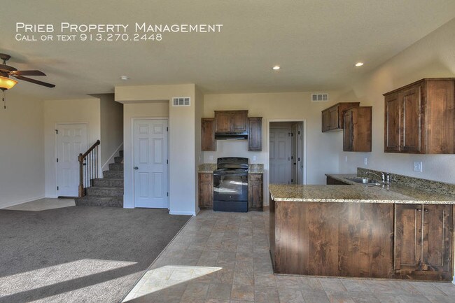 Building Photo - Cedar Springs Duplex - Available August 19th