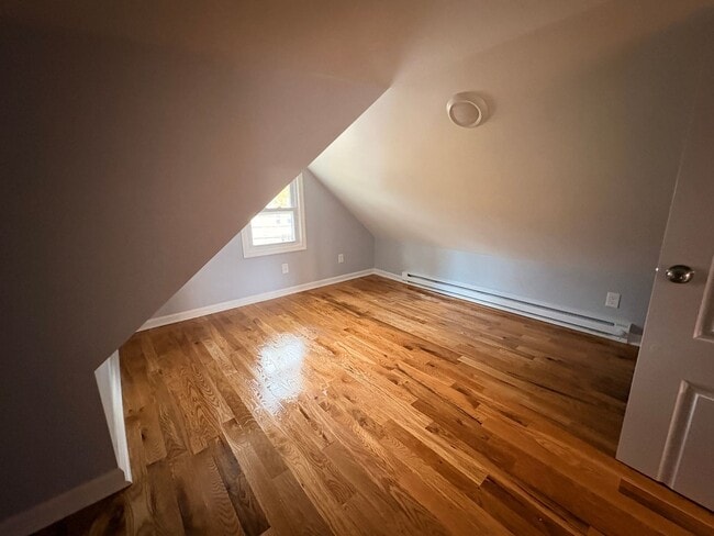 Building Photo - Beautiful, Newly Renovated 4 Bedroom 2 1/2...