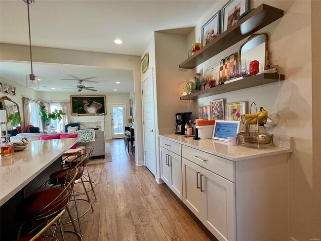 Building Photo - 876 Hedgefield Way