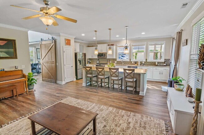 Building Photo - "Spacious 4-Bedroom Sanctuary with 3 Full Baths in Hampstead – Your Dream Home Awaits!"