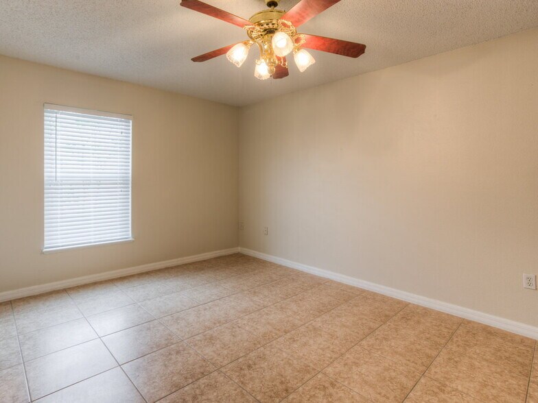 Building Photo - 2850 Afton Cir