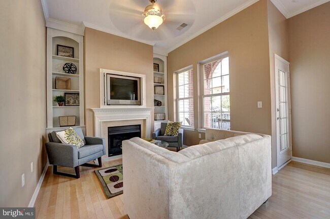 Building Photo - 4951 Brenman Park Dr