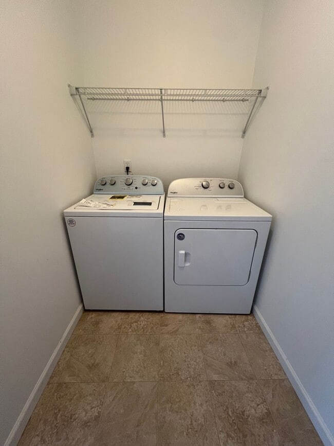 Building Photo - Beautiful 3 bedroom, 2 1/2 bath House with Ocean View!