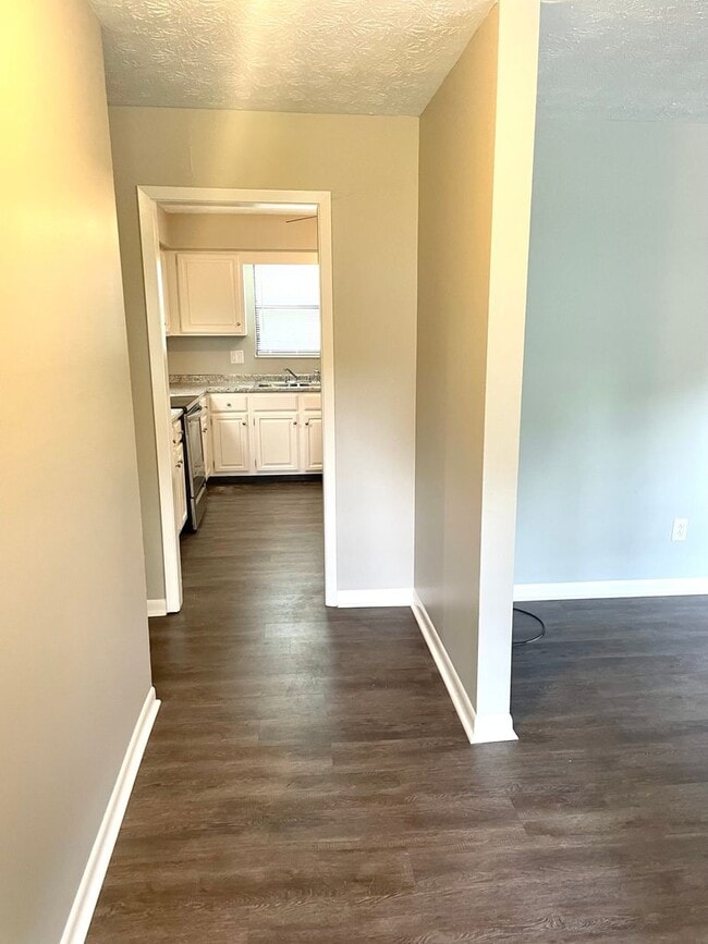 Building Photo - Gorgeous 3 bedroom 2.5 bath home in Farrag...