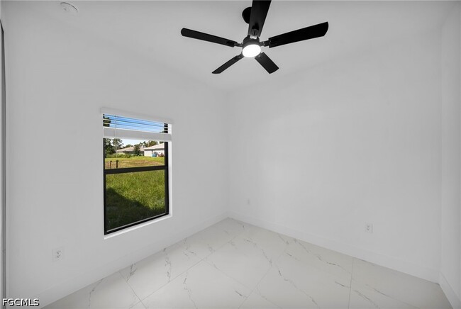 Building Photo - 4985 Fairway Ct