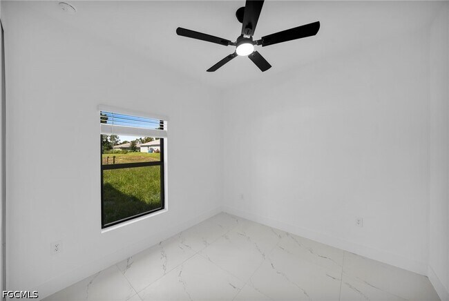 Building Photo - 4987 Fairway Ct