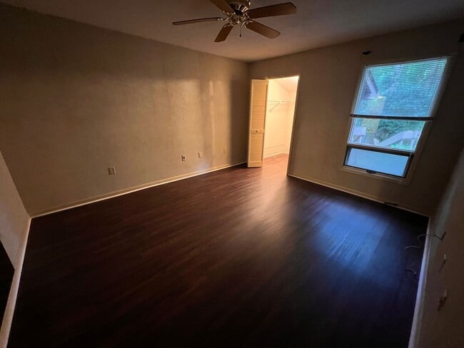 Building Photo - Hampton 1351-1353