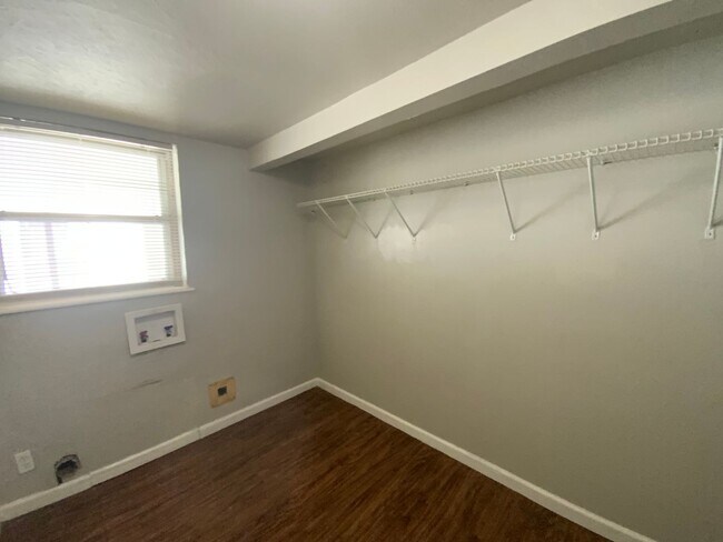 Building Photo - 3 bedroom 2 bath with bonus rooms - Bethany Schools!