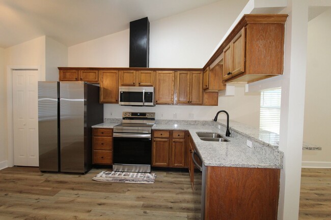 Building Photo - Remodeled 3 Bedroom Ready to Rent!