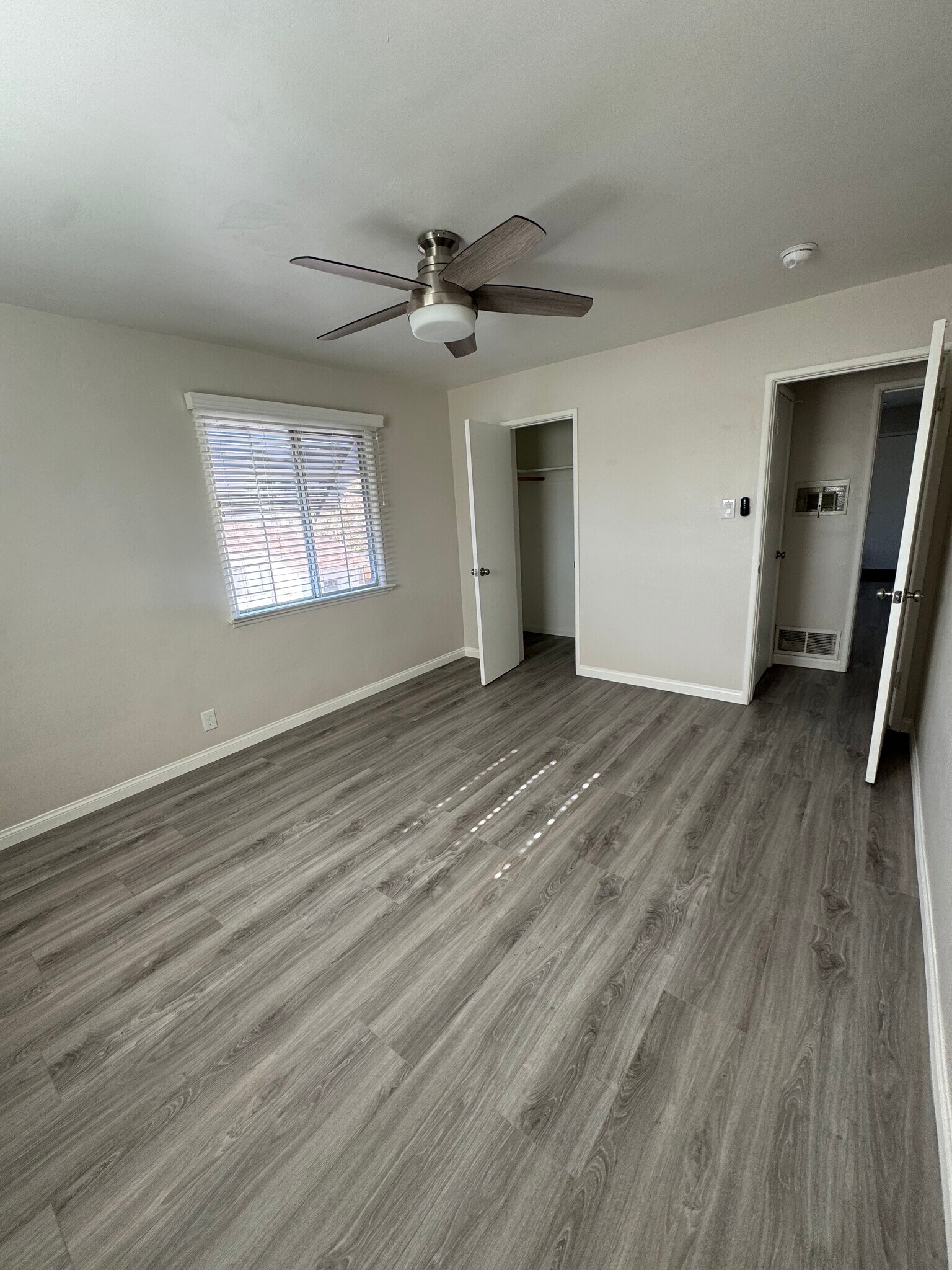 1st bedroom - 844 N Vine Ave