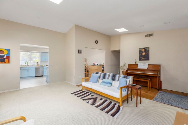 Building Photo - 3 Bed 2 Bath House in Scripps Ranch