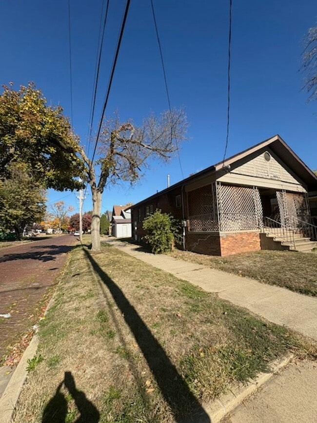 2 Bedroom 1 Bathroom single family home in Peoria, IL - 2 Bedroom  1 Bathroom single family home in Peoria, IL