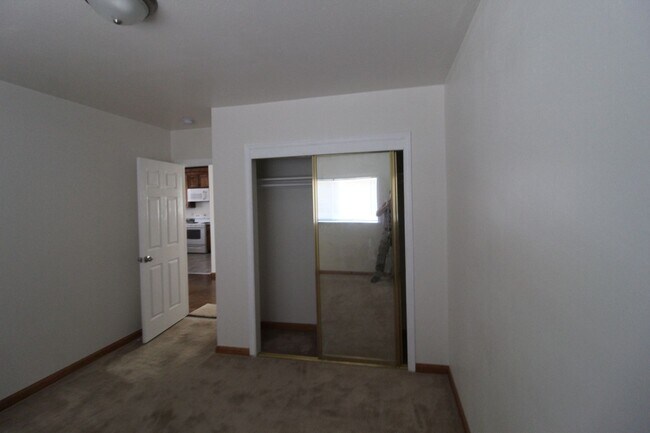 Building Photo - N10th754