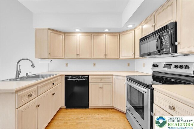 Building Photo - 5721 Crawford Dr