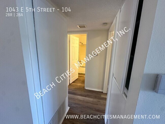 Building Photo - 1043 E 5th St