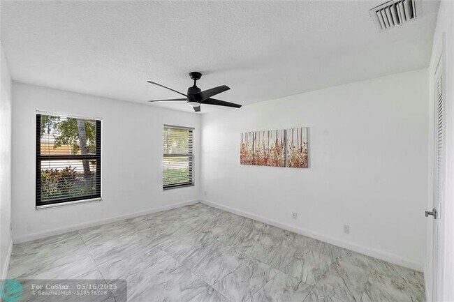 Building Photo - 303 NW 105th Terrace