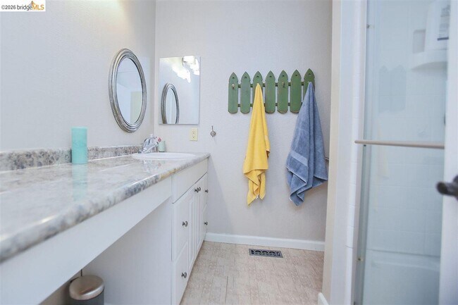 Building Photo - 5545 Drakes Ct