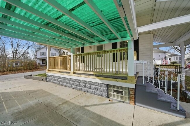 Building Photo - 437 Erie St