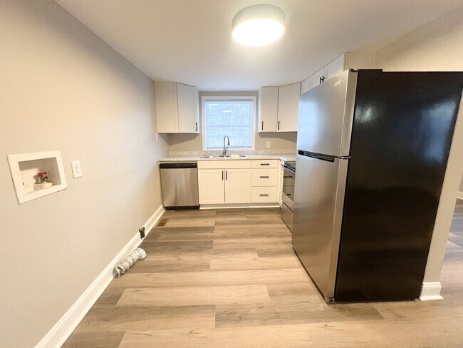 Building Photo - Move-In Specials Available! Completely Rem...