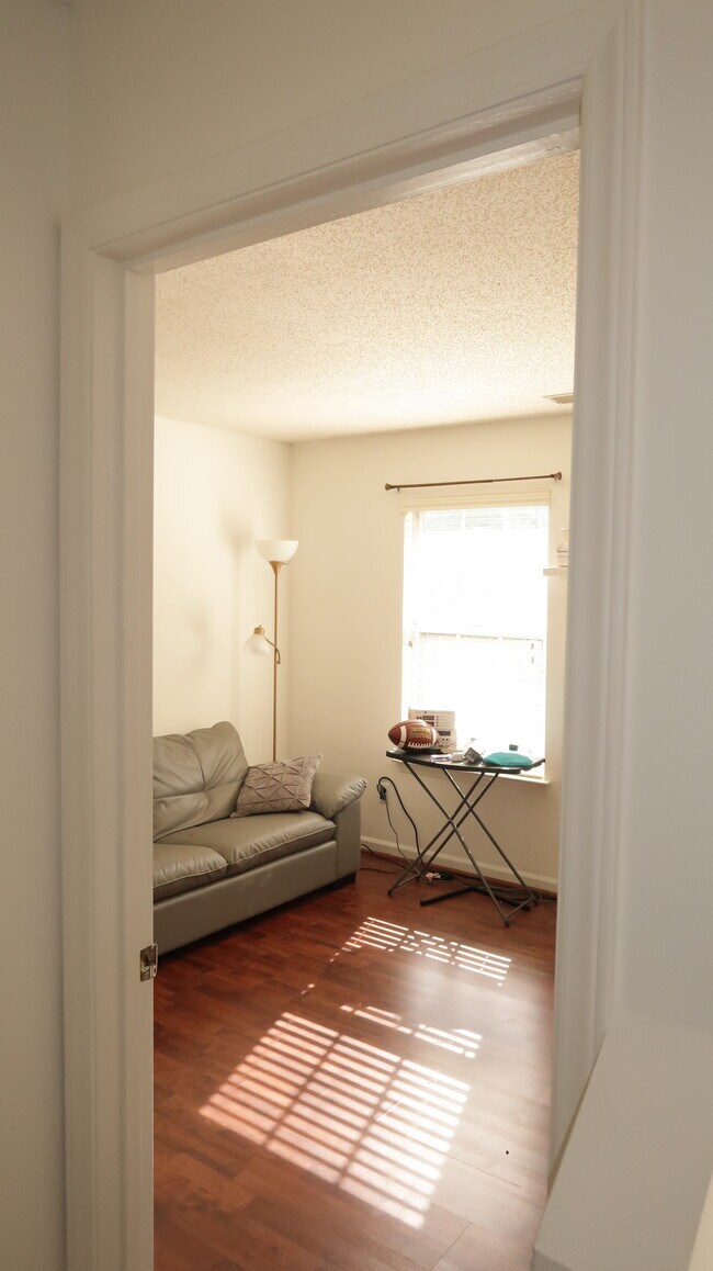 Building Photo - 3811 Armitage Dr