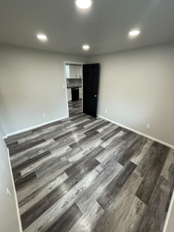 Building Photo - 825 7th Ave E