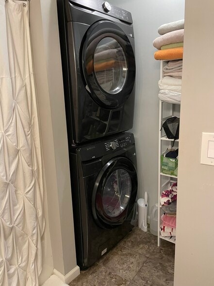 Building Photo - 2193 W 7th St