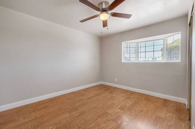 Building Photo - Three bedroom two bath home- fenced yard! - Castle Park