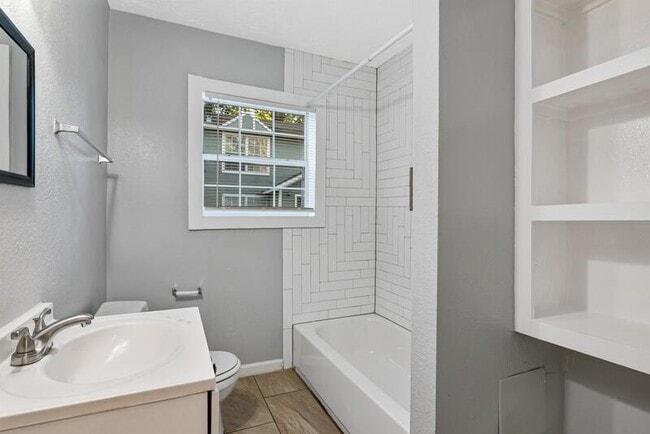 Building Photo - 3117 Isabella St