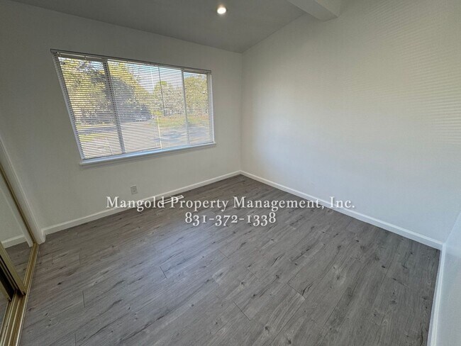 Building Photo - 635den