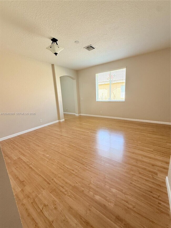 Building Photo - 899 Phoenix Way