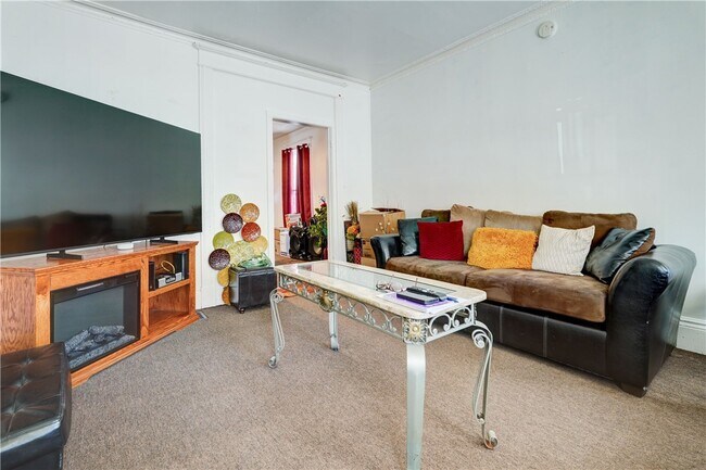 Building Photo - 183 Union St N