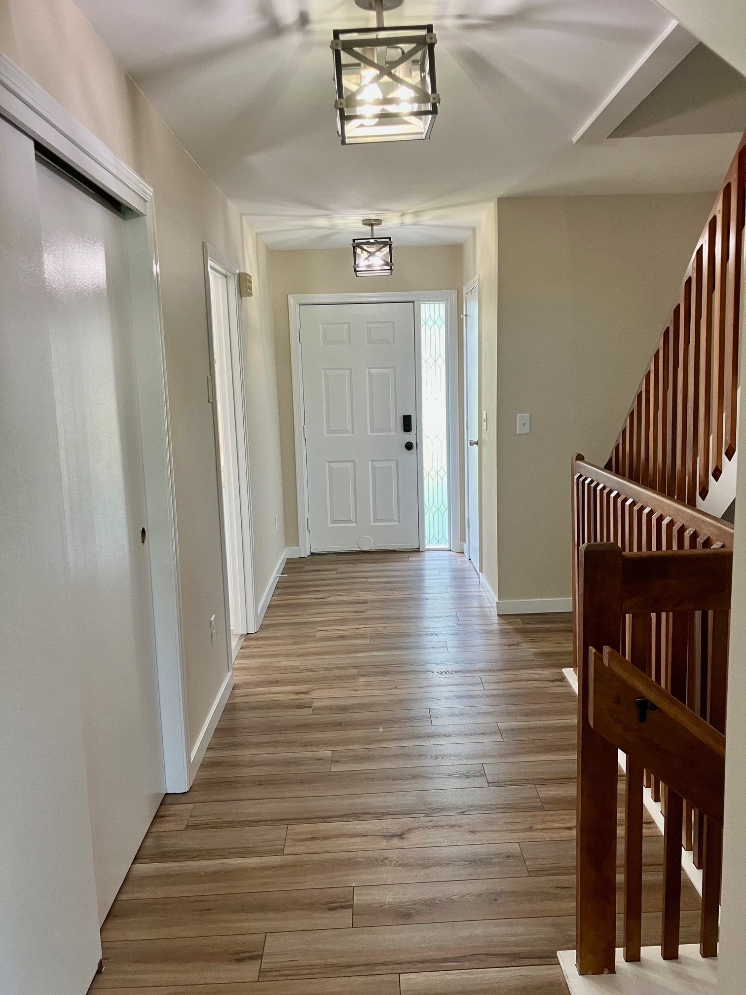 Entry hallway - H5 Stonehedge Dr