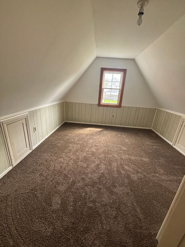 Building Photo - 3bd Single Section 8 WATER/SEWER INCLUDED