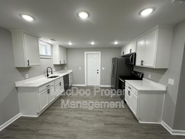 Building Photo - 12317 Metlock Rd
