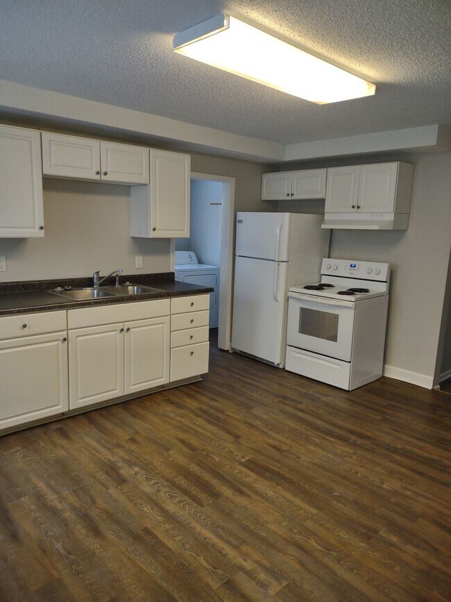 Building Photo - 313 1st Ave W