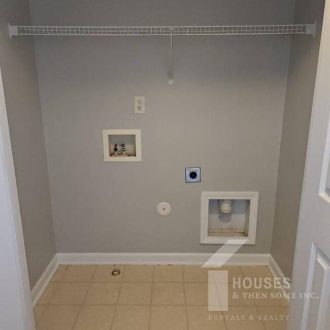 Building Photo - 203 Chardon Pl