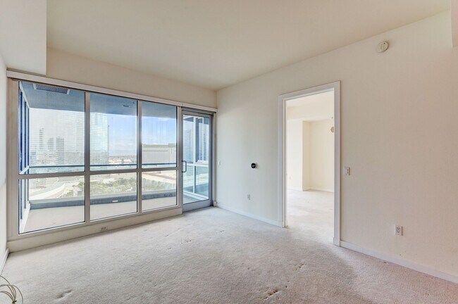 Building Photo - Panorama Towers 1