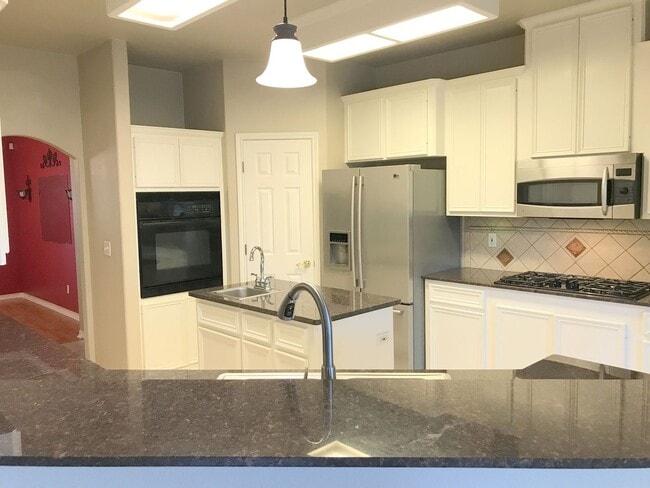 Building Photo - 15313 Guadalupe River Dr