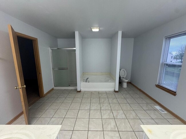 Building Photo - 655 Winston Dr