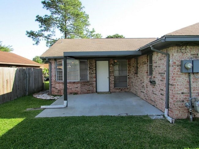 Building Photo - 1322 Kappa St
