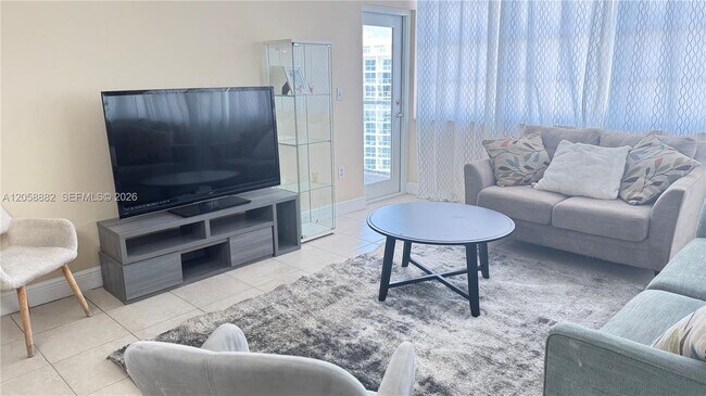 Building Photo - 1301 NE Miami Gardens Dr