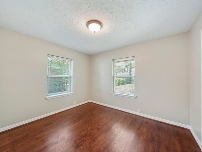 Building Photo - 1115 W 31st St