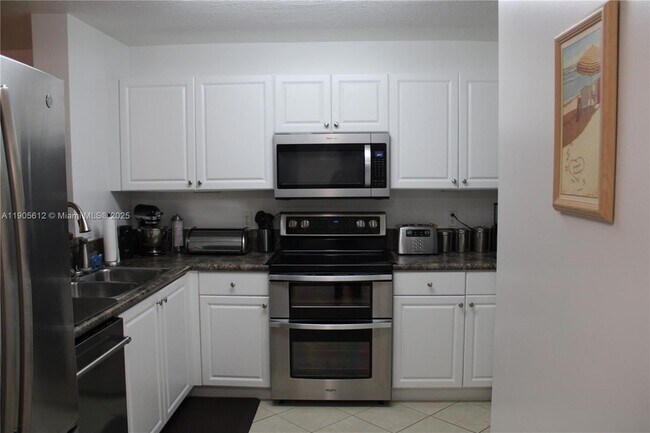 Building Photo - 519 E Sheridan St