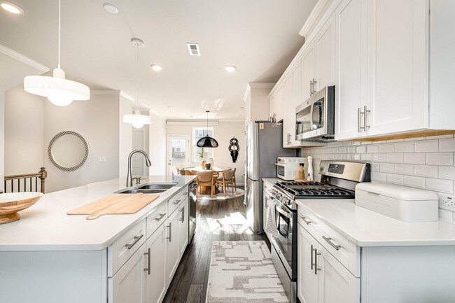 Building Photo - 6221 Truxton Ln